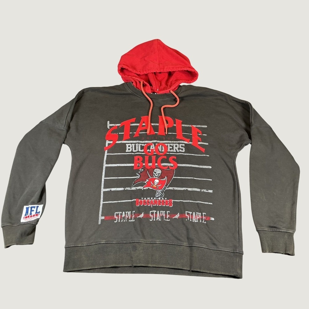 Staple NFL Tampa Bay Buccaneers Mens M Gray Red Pullover Hoodie NWOT
